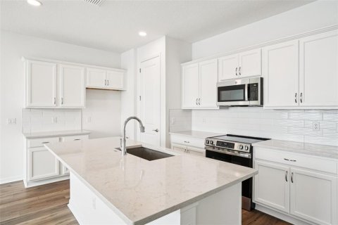 Townhouse in San Antonio, Florida 3 bedrooms, 166.11 sq.m. № 1844316 - photo 9