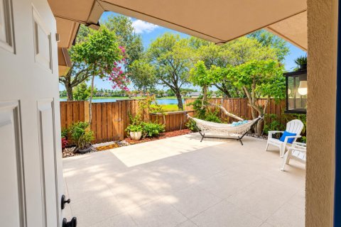 Touwnhouse à vendre à West Palm Beach, Floride: 2 chambres, 114.83 m2 № 2409044 - photo 2