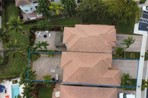 Adosado en venta en Doral, Florida, 3 dormitorios, 214.79 m2 № 2030868 - foto 4