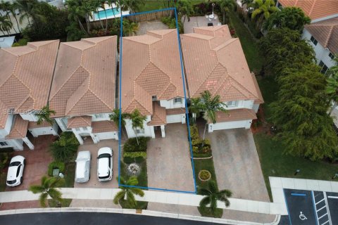 Adosado en venta en Doral, Florida, 3 dormitorios, 214.79 m2 № 2030868 - foto 6