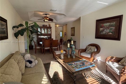Adosado en venta en Doral, Florida, 3 dormitorios, 214.79 m2 № 2030868 - foto 24