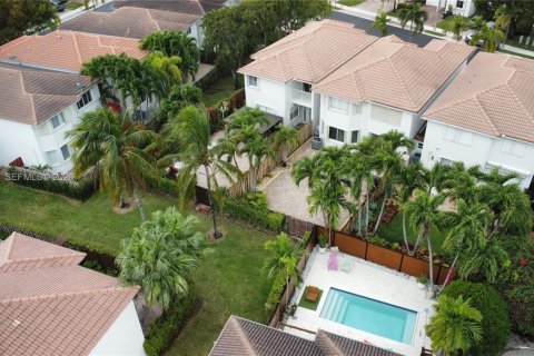 Adosado en venta en Doral, Florida, 3 dormitorios, 214.79 m2 № 2030868 - foto 10