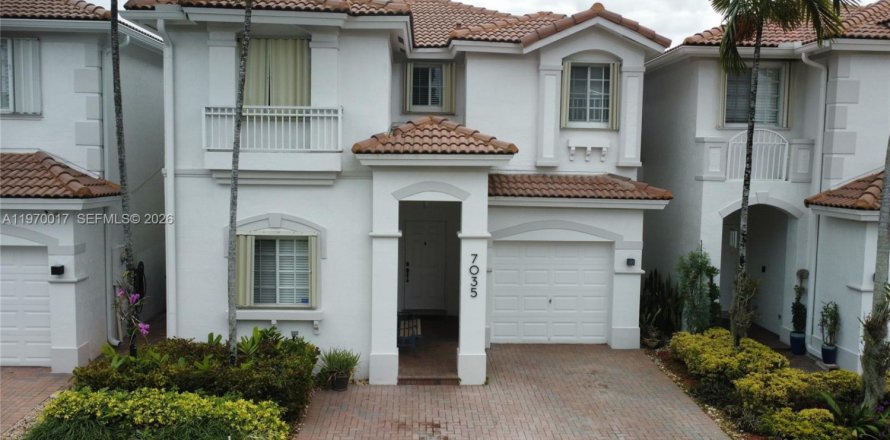 Adosado en Doral, Florida 3 dormitorios, 214.79 m2 № 2030868