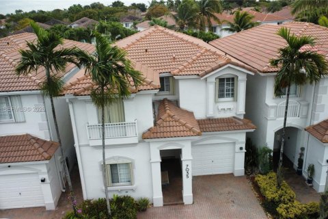 Adosado en venta en Doral, Florida, 3 dormitorios, 214.79 m2 № 2030868 - foto 13
