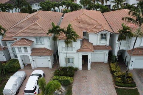 Adosado en venta en Doral, Florida, 3 dormitorios, 214.79 m2 № 2030868 - foto 12