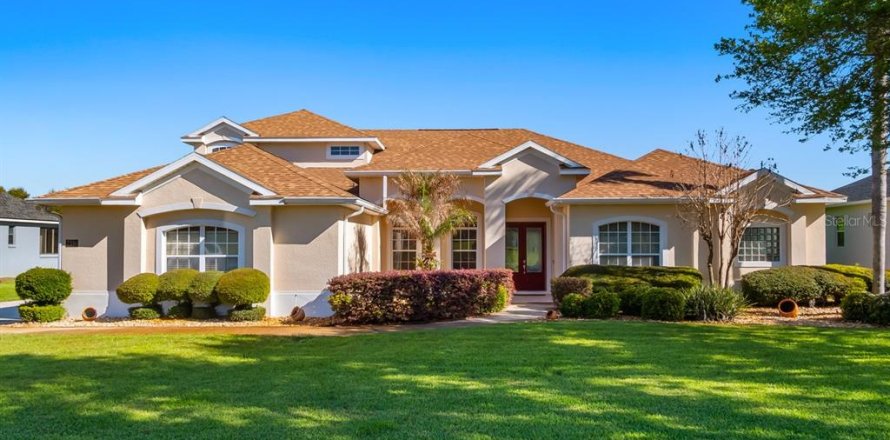 House in Yalaha, Florida 5 bedrooms, 344.02 sq.m. № 2142131