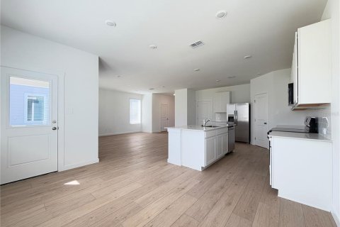 Villa ou maison à louer à Minneola, Floride: 4 chambres, 193.33 m2 № 2430844 - photo 8