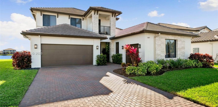 Дом в Аве Мария, Флорида 5 спален, 349.03м2 № 2011928