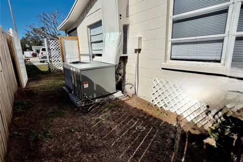 Commercial property in Bradenton, Florida 6 bedrooms, 157.56 sq.m. № 2099124 - photo 22