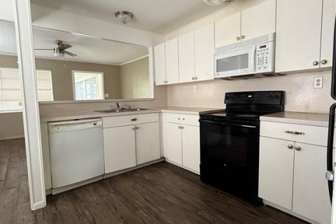 Commercial property in Bradenton, Florida 6 bedrooms, 157.56 sq.m. № 2099124 - photo 7