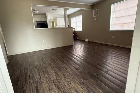 Commercial property in Bradenton, Florida 6 bedrooms, 157.56 sq.m. № 2099124 - photo 9