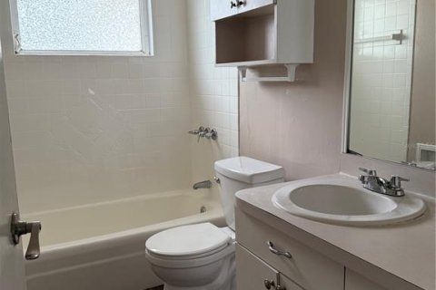 Commercial property in Bradenton, Florida 6 bedrooms, 157.56 sq.m. № 2099124 - photo 13