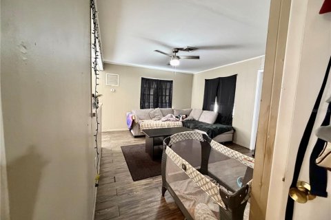 Commercial property in Bradenton, Florida 6 bedrooms, 157.56 sq.m. № 2099124 - photo 14