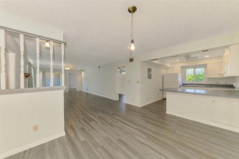 Condo in Rotonda, Florida, 2 bedrooms  № 1722578 - photo 24