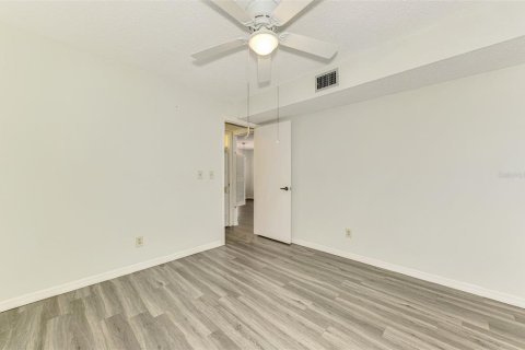 Condo in Rotonda, Florida, 2 bedrooms  № 1722578 - photo 11