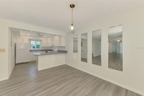 Condo in Rotonda, Florida, 2 bedrooms  № 1722578 - photo 23