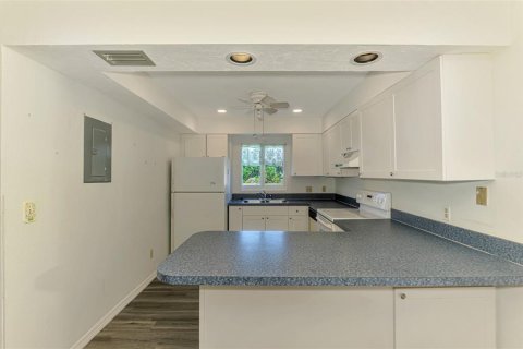 Condo in Rotonda, Florida, 2 bedrooms  № 1722578 - photo 22