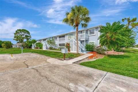 Condo in Rotonda, Florida, 2 bedrooms  № 1722578 - photo 3