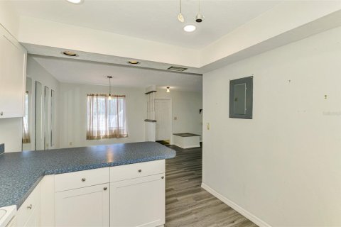 Condo in Rotonda, Florida, 2 bedrooms  № 1722578 - photo 18