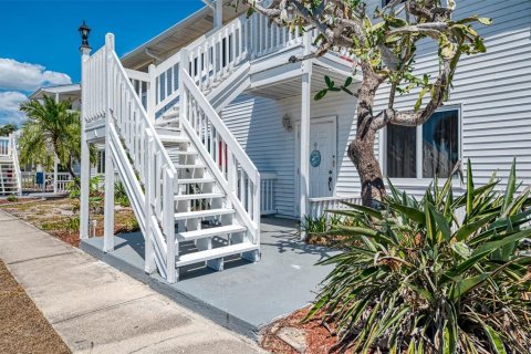 Condo in Rotonda, Florida, 2 bedrooms  № 1722578 - photo 1