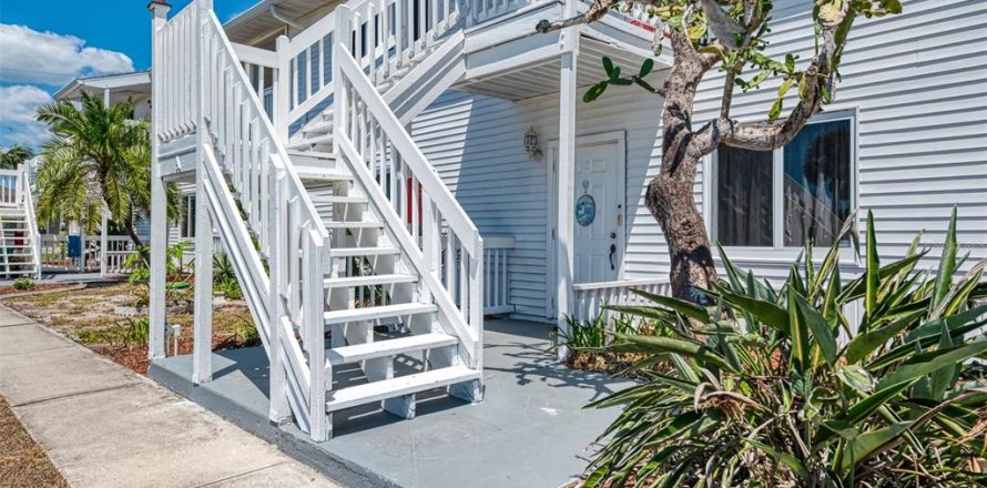 Condo in Rotonda, Florida, 2 bedrooms № 1722578