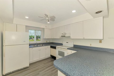 Condo in Rotonda, Florida, 2 bedrooms  № 1722578 - photo 20