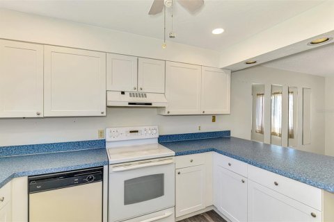 Condo in Rotonda, Florida, 2 bedrooms  № 1722578 - photo 19