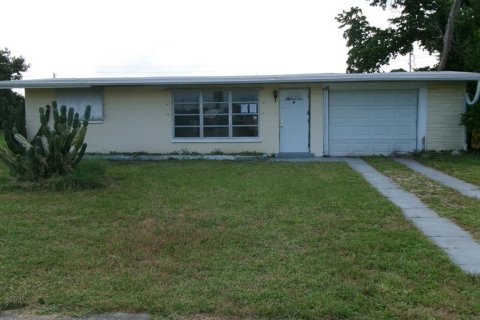 Casa en venta en Port Charlotte, Florida, 2 dormitorios, 93.27 m2 № 1875842 - foto 1