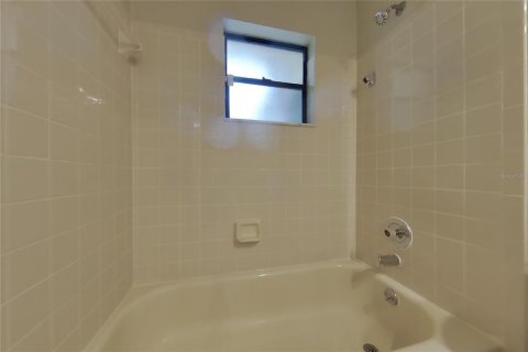 Villa ou maison à louer à Clermont, Floride: 3 chambres, 117.71 m2 № 2418939 - photo 16