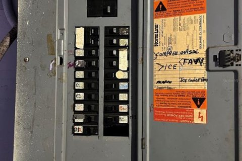 Купить коммерческую недвижимость в Силвер-Спрингс-Шорс, Флорида 211.82м2, № 1532695 - фото 18