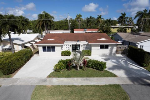 Villa ou maison à vendre à Hollywood, Floride: 3 chambres № 1694313 - photo 2