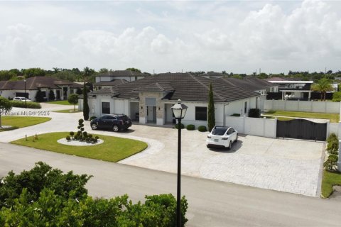 Casa en venta en Miami, Florida, 4 dormitorios, 260.5 m2 № 1468947 - foto 5