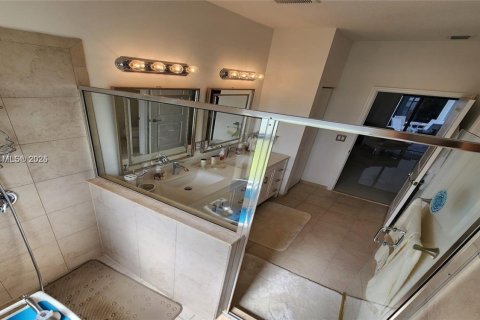 Casa en venta en Miami, Florida, 4 dormitorios, 260.5 m2 № 1468947 - foto 22