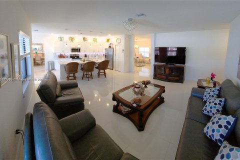 Casa en venta en Miami, Florida, 4 dormitorios, 260.5 m2 № 1468947 - foto 14
