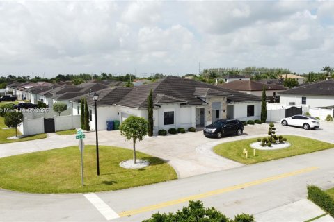 Casa en venta en Miami, Florida, 4 dormitorios, 260.5 m2 № 1468947 - foto 3