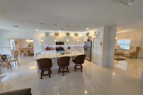 Casa en venta en Miami, Florida, 4 dormitorios, 260.5 m2 № 1468947 - foto 9
