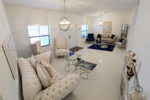 Casa en venta en Miami, Florida, 4 dormitorios, 260.5 m2 № 1468947 - foto 6