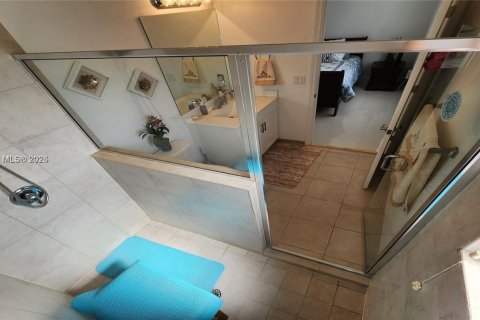 Casa en venta en Miami, Florida, 4 dormitorios, 260.5 m2 № 1468947 - foto 25