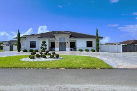 Casa en venta en Miami, Florida, 4 dormitorios, 260.5 m2 № 1468947 - foto 1