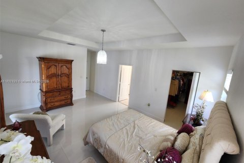 Casa en venta en Miami, Florida, 4 dormitorios, 260.5 m2 № 1468947 - foto 18