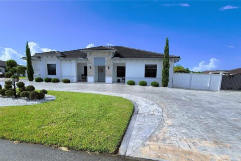 Casa en venta en Miami, Florida, 4 dormitorios, 260.5 m2 № 1468947 - foto 2