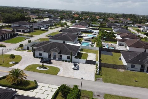 Casa en venta en Miami, Florida, 4 dormitorios, 260.5 m2 № 1468947 - foto 4