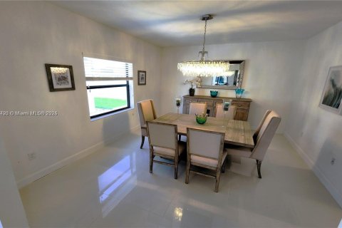Casa en venta en Miami, Florida, 4 dormitorios, 260.5 m2 № 1468947 - foto 17