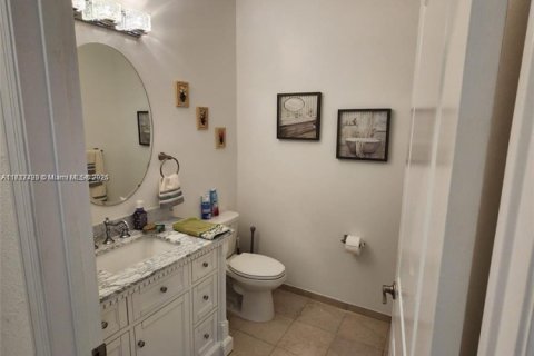 Casa en venta en Miami, Florida, 4 dormitorios, 260.5 m2 № 1468947 - foto 28