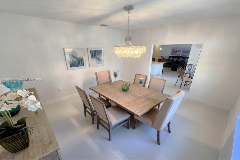 Casa en venta en Miami, Florida, 4 dormitorios, 260.5 m2 № 1468947 - foto 16