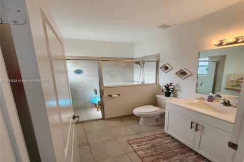 Casa en venta en Miami, Florida, 4 dormitorios, 260.5 m2 № 1468947 - foto 24