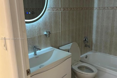 Condominio en alquiler en Miami, Florida, 2 dormitorios, 86.96 m2 № 2010440 - foto 2