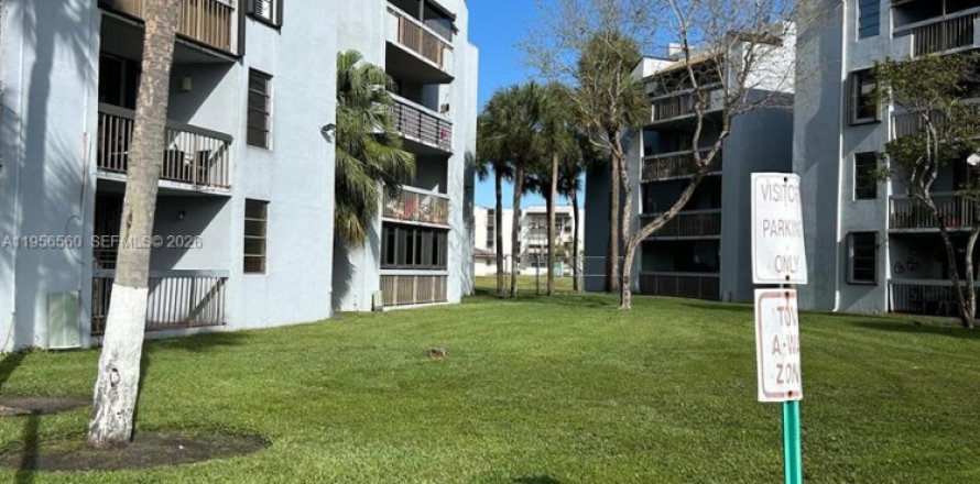 Condominio en Miami, Florida, 2 dormitorios  № 2010440