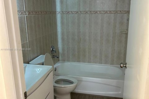 Condominio en alquiler en Miami, Florida, 2 dormitorios, 86.96 m2 № 2010440 - foto 15