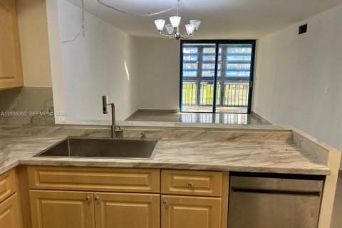 Condominio en alquiler en Miami, Florida, 2 dormitorios, 86.96 m2 № 2010440 - foto 14